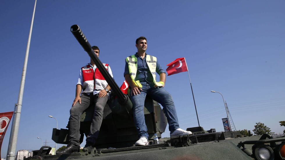 Турция в деня след провала на преврата (ОБЗОР)
