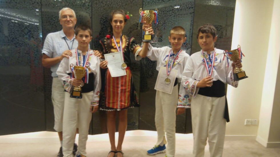 Българските математици се връщат с куп медали от Хонконг