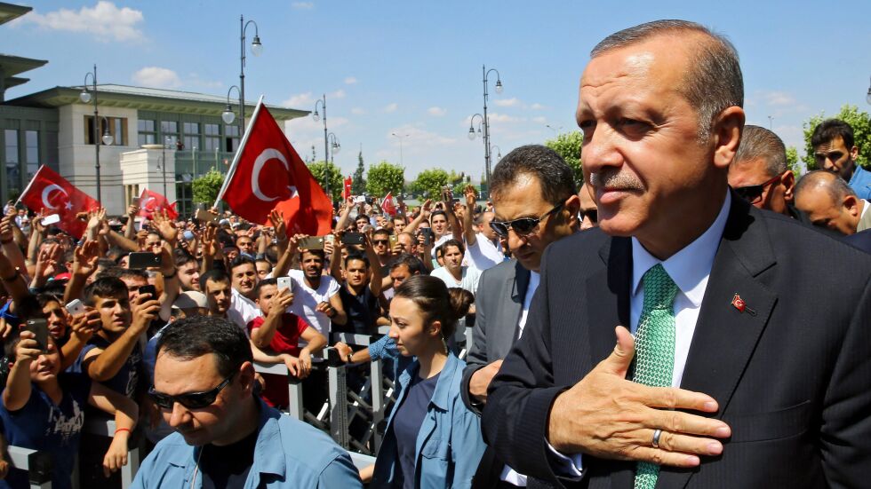 Турция назначава 20 000 нови учители след уволненията