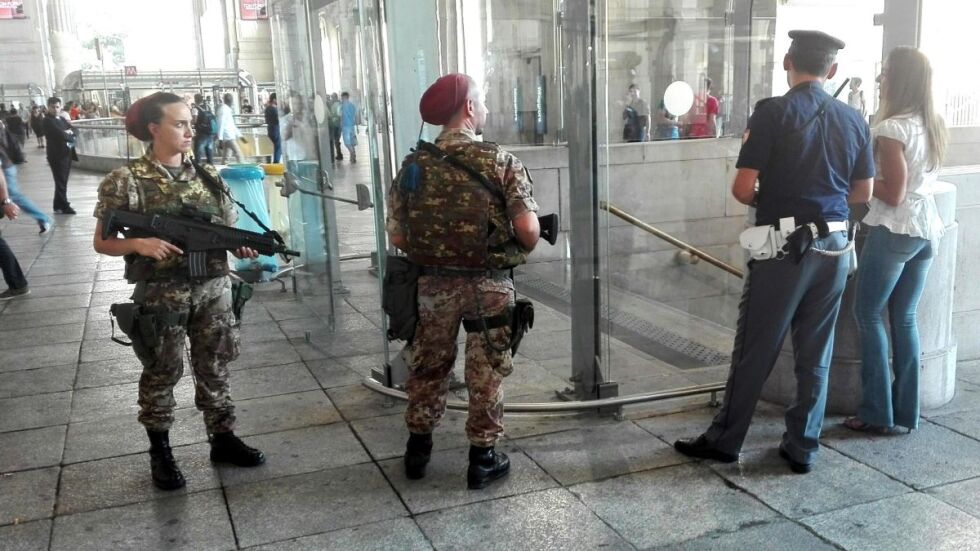 Станция на метрото в Милано беше затворена заради подозрителен пакет