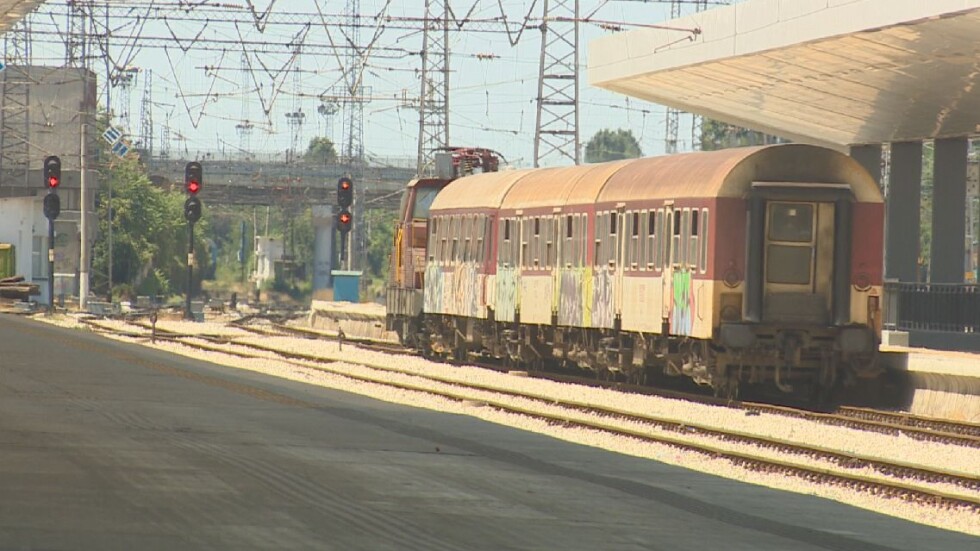 БДЖ ще вози с автобуси заради недостиг на изправни локомотиви