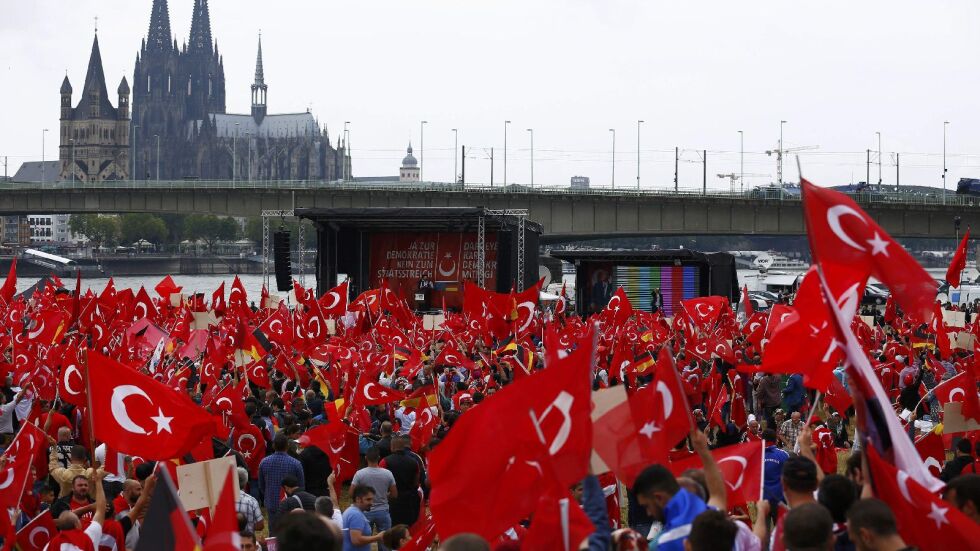 Хиляди на демонстрация в Германия в подкрепа на Ердоган  