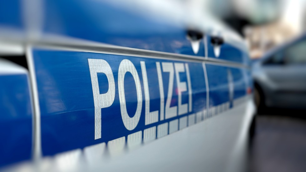 Трима загинали след като малък самолет се вряза в сграда в Германия