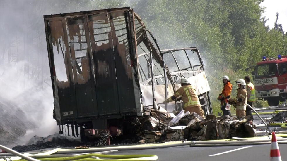 Повече от 30 души са ранени след катастрофа с автобус в Германия