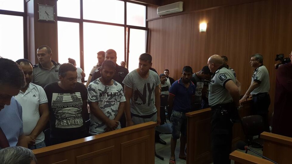 Двама от обвинените в хулиганство в Асеновград остават в ареста