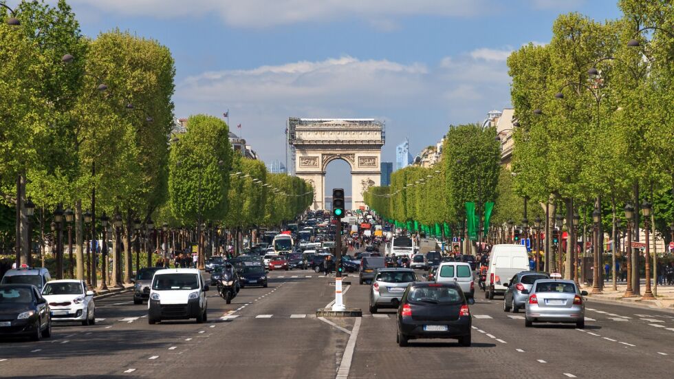 Франция планира да спре бензиновите и дизеловите коли до 2040 г.
