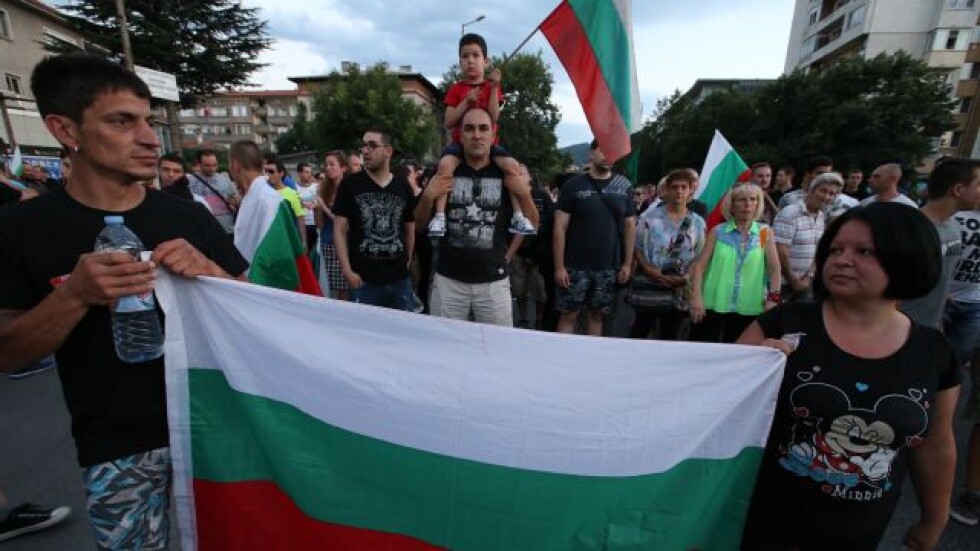 Протестът в Асеновград премина без напрежение (СНИМКИ и ВИДЕО)