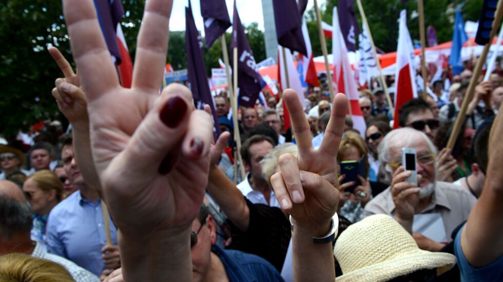 Полша не иска да слуша ЕС за съдебната си реформа