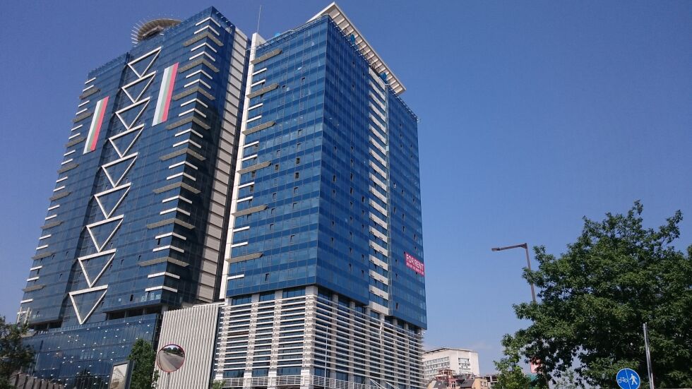 На обяд в... новия небостъргач на София
