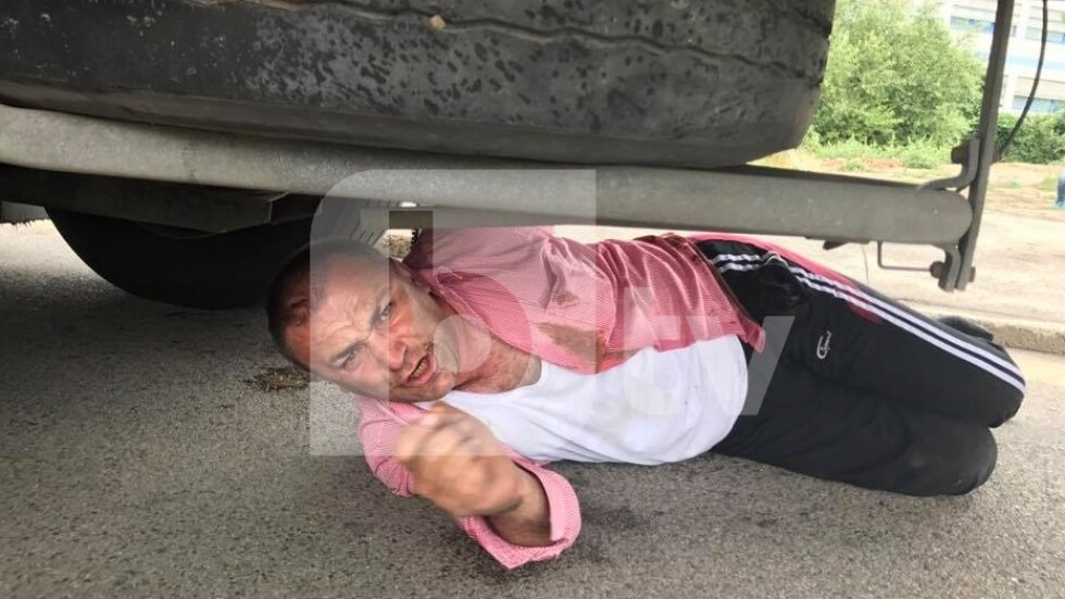 Мъртвопиян шофьор на тир удари друг тир и кола на АМ „Тракия” (СНИМКИ)