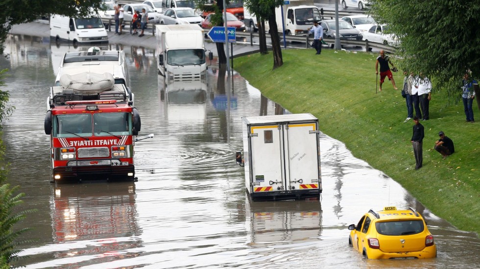 Наводнения в Истанбул след проливни дъждове