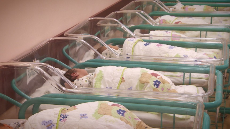 Десетки в надрпевара за първо бебе на 2022 година 