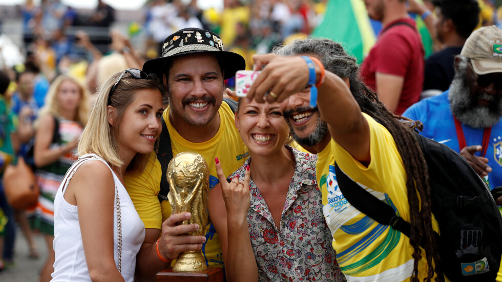 Жълто-зелена лудост: Как бразилците чакат Неймар (ВИДЕО и СНИМКИ)