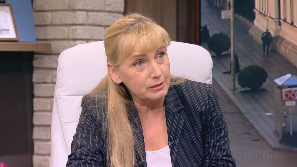 Елена Йончева: Фактът, че не се дава информация за концесията на Летище София показва, че нещо се крие