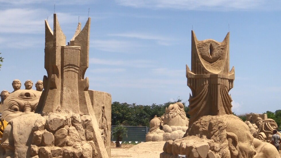 Митове и чудовища от пясък на фестивала в Бургас