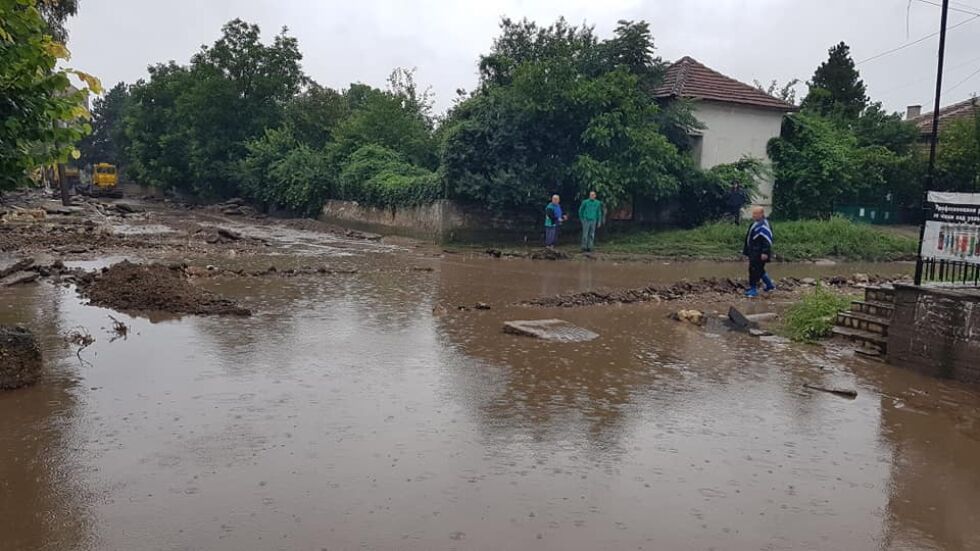 Три общини са в бедствено положение заради дъждовете