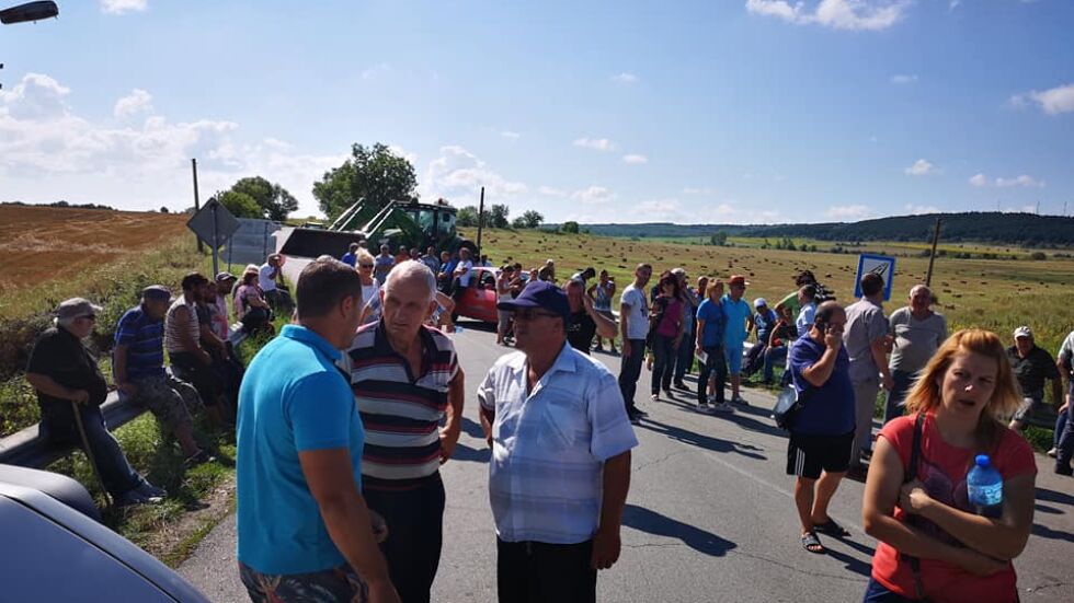 Животновъди блокираха пътя в района на Болярово