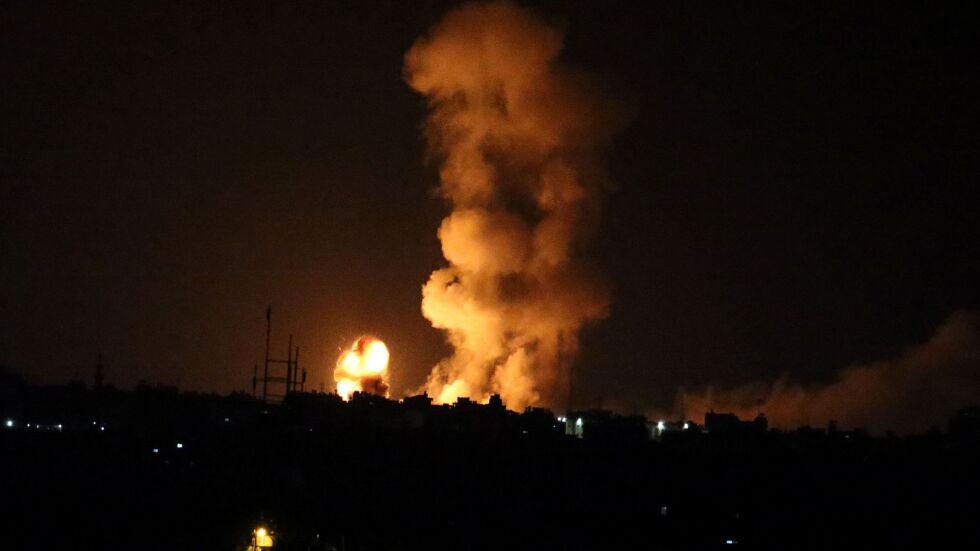 Израел бомбардира военни обекти в Ивицата Газа