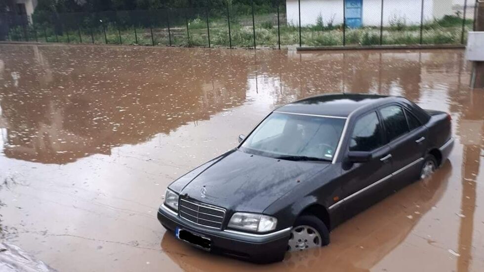 Наводнение в Тетевен, обявено е бедствено положение (ВИДЕО И СНИМКИ)