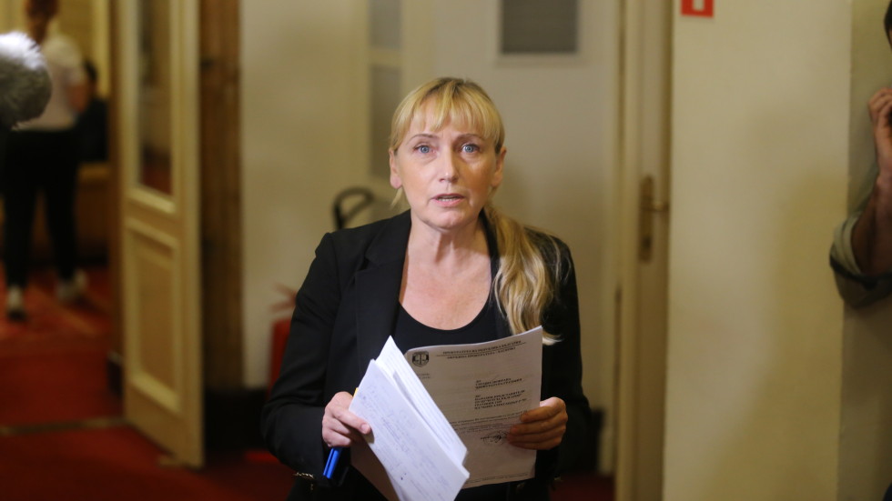 Цацаров поиска имунитетите на Елена Йончева, Марешки и още четирима депутати 