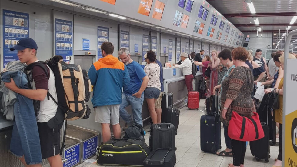 Кошмарна нощ за десетки българи на летище "Лутън"