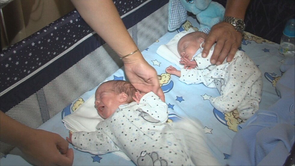 Лекари направиха вътреутробно кръвопреливане на близнаци