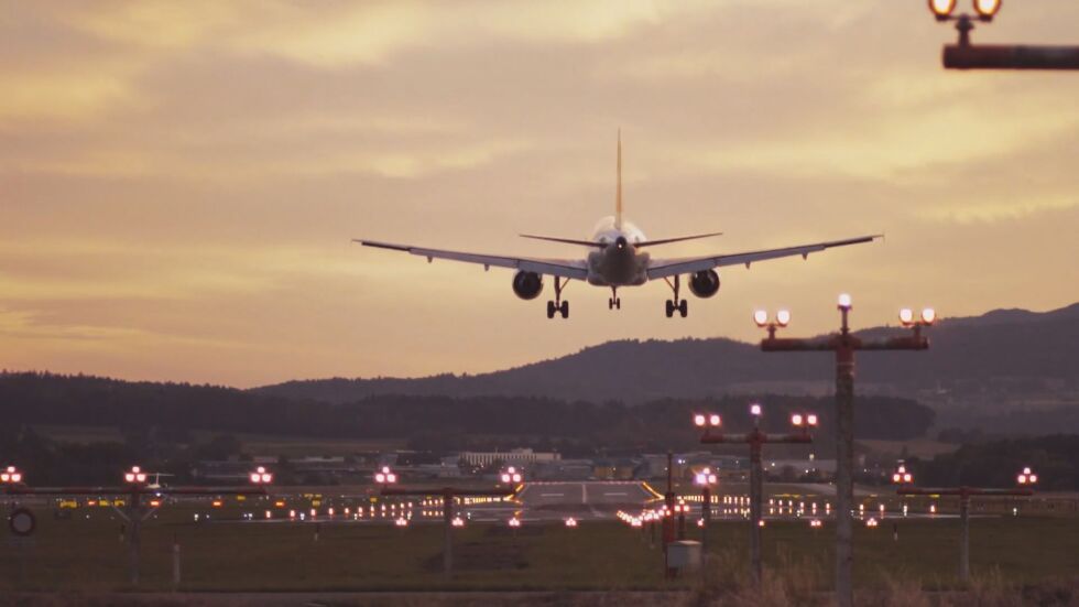 За да се върнат туристите: Държавата обмисля да субсидира чартърните полети