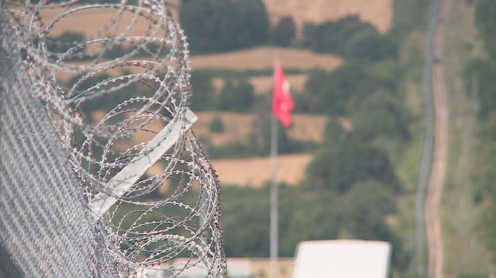 Заловиха група от 29 нелегални мигранти край турско-българската граница