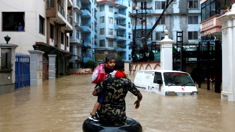 55 жертви от наводненията в Непал