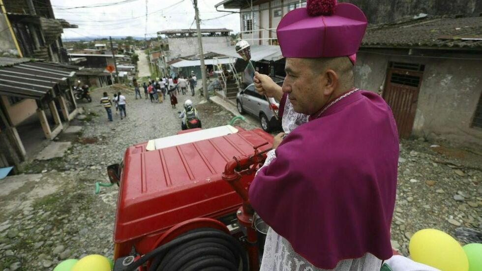 Масов екзорсизъм: Свещеник прочисти цял колумбийски град от зли демони