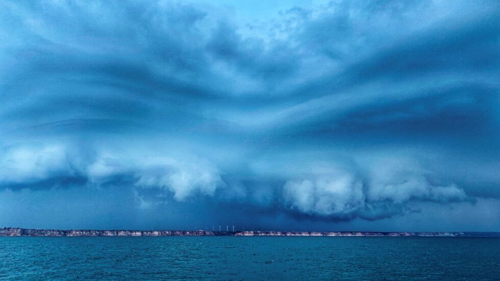 Снимка на деня: Нос Калиакра по време на буря
