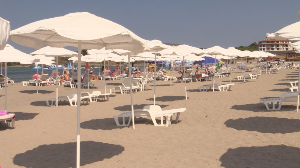 Управляващите спасяват летния сезон с ваучери и безплатни плажни принадлежности (ОБЗОР)