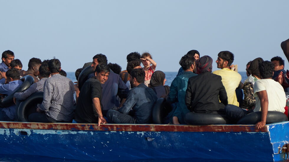 Осем европейски страни са готови да приемат спасени имигранти