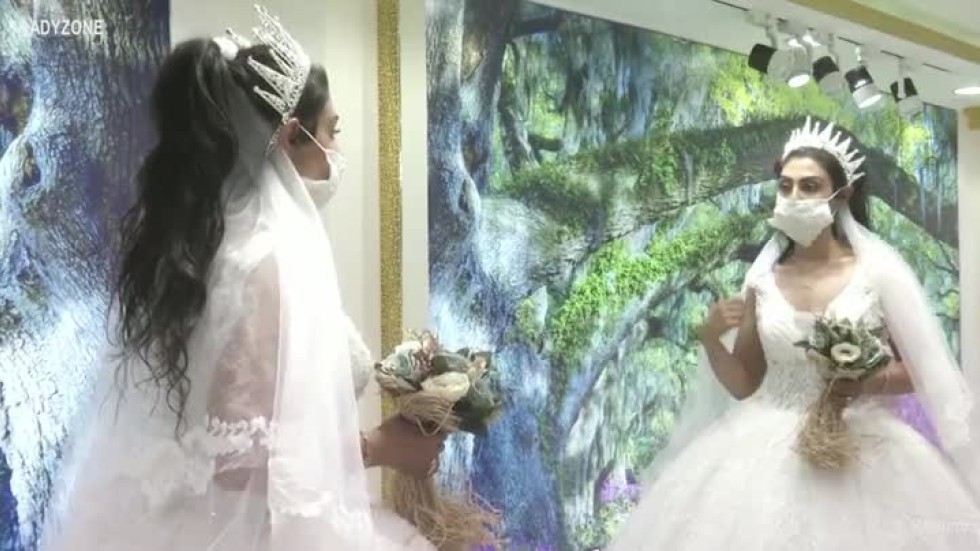 Сватбите в Турция: маските задължителни дори за младоженците (ВИДЕО)