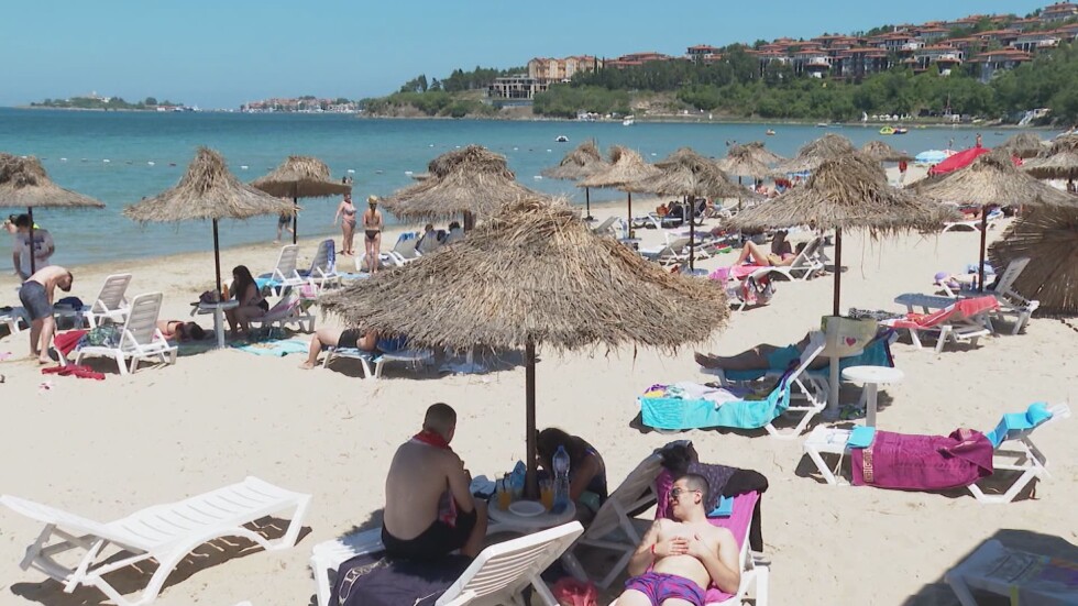 Туристи на нашето Черноморие: В заведенията поскъпва храната заради намалението на плажните артикули