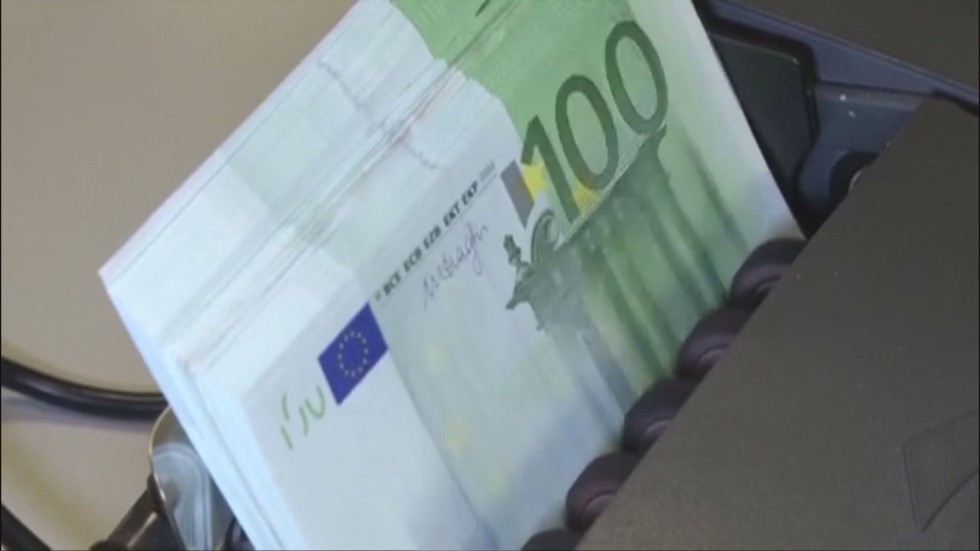 Хванаха 19-годишен с 398 фалшиви банкноти от по 100 евро