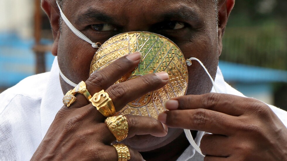Индиец си поръча предпазна маска от чисто злато срещу COVID-19