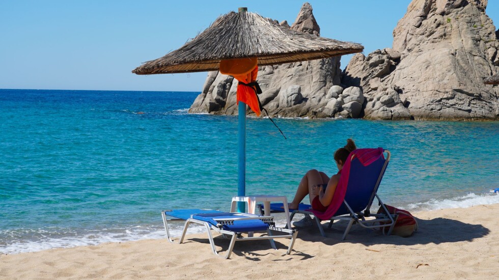 Летният сезон в Гърция започна с по-високи цени на продукти и услуги
