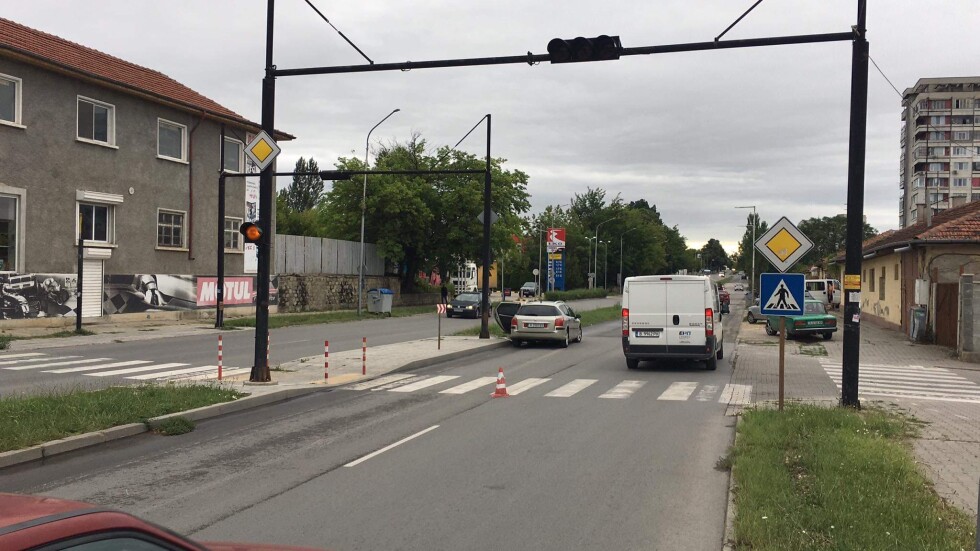 Кола блъсна двама пешеходци в Шумен 
