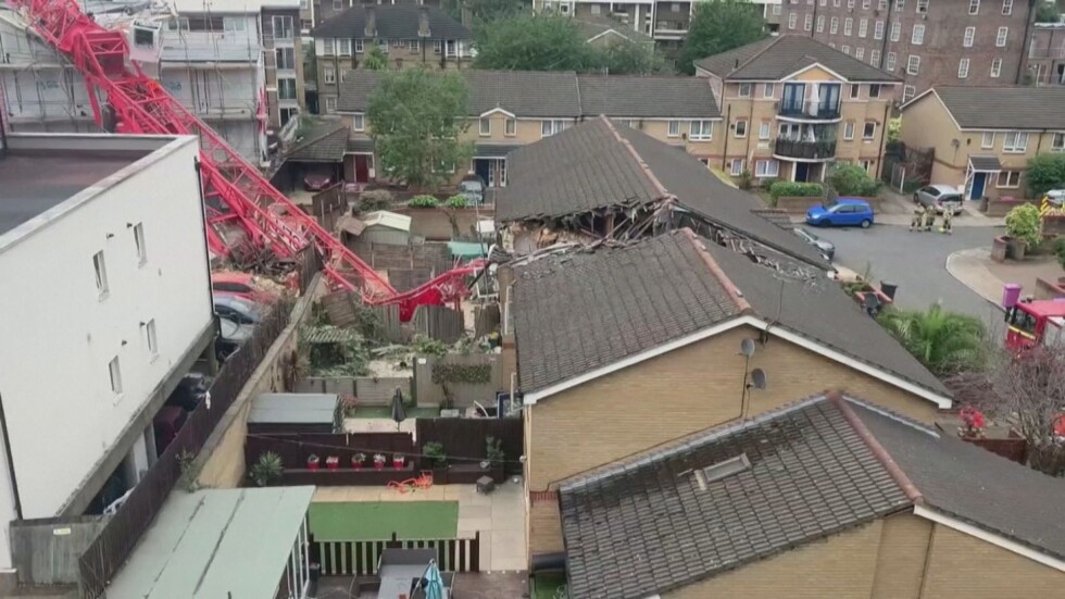 20-метров кран се срути на строеж в Лондон, има загинал (ВИДЕО)