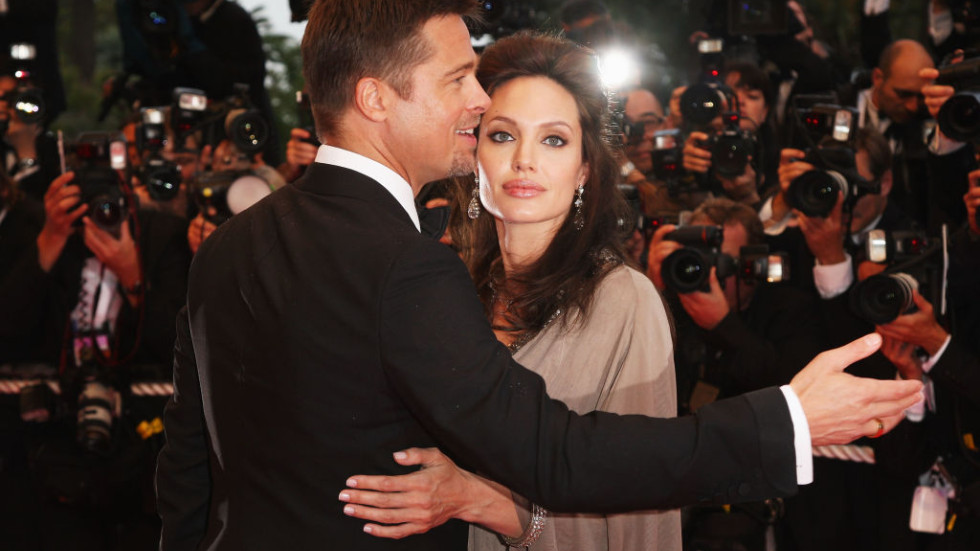 Брад Пит и Анджелина Джоли отново заедно като родители, благодарение на „дълга семейна терапия“