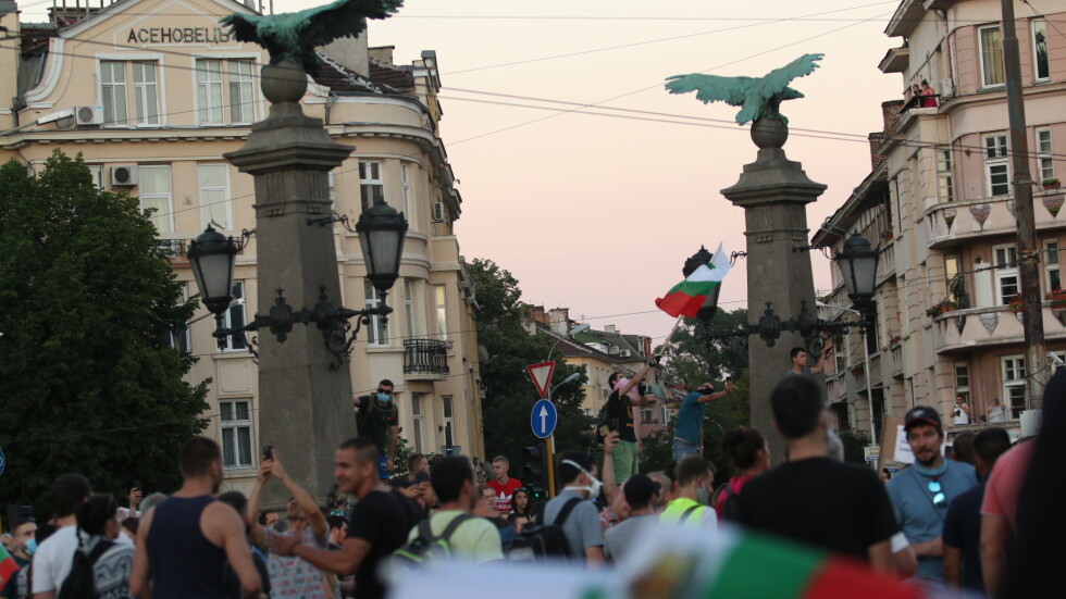 Протестиращи блокираха движението на Орлов мост (СНИМКИ)