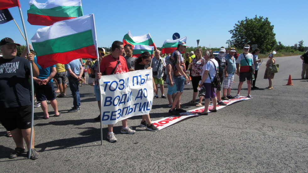 Протест за Русе-Кубрат отново затвори пътя за Варна (СНИМКИ)