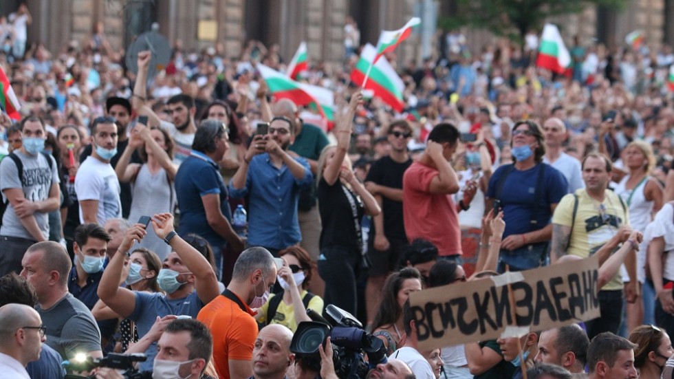 „Галъп интернешънъл“: 58% от българите искат оставка на правителството, 32% са против