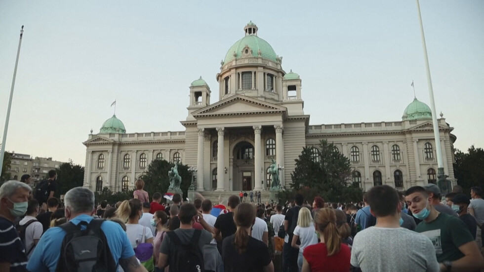 Продължават масовите протести в Белград