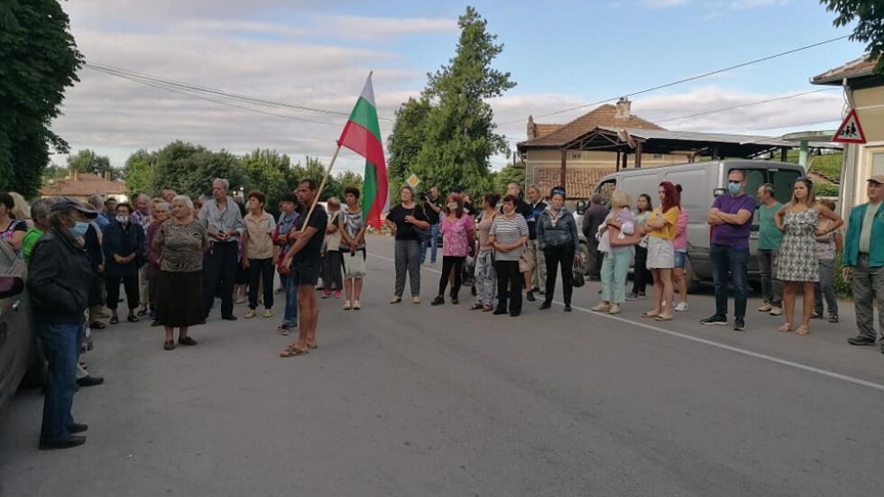 Жители на павликенското село Караисен протестират заради безводие