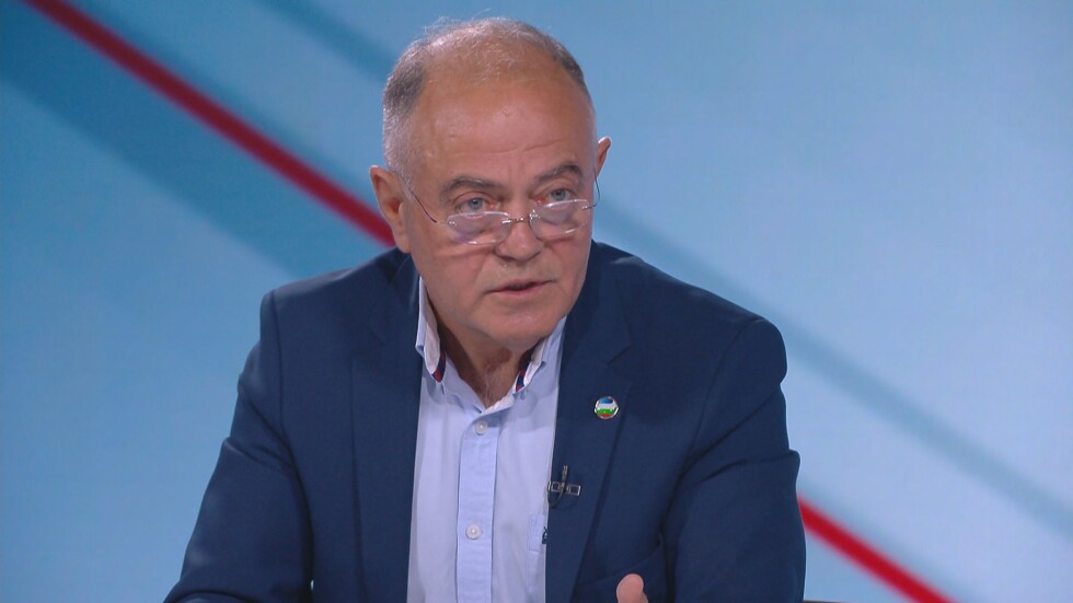 Ген. Атанасов: Борисов с единия крак е вързан за ДПС