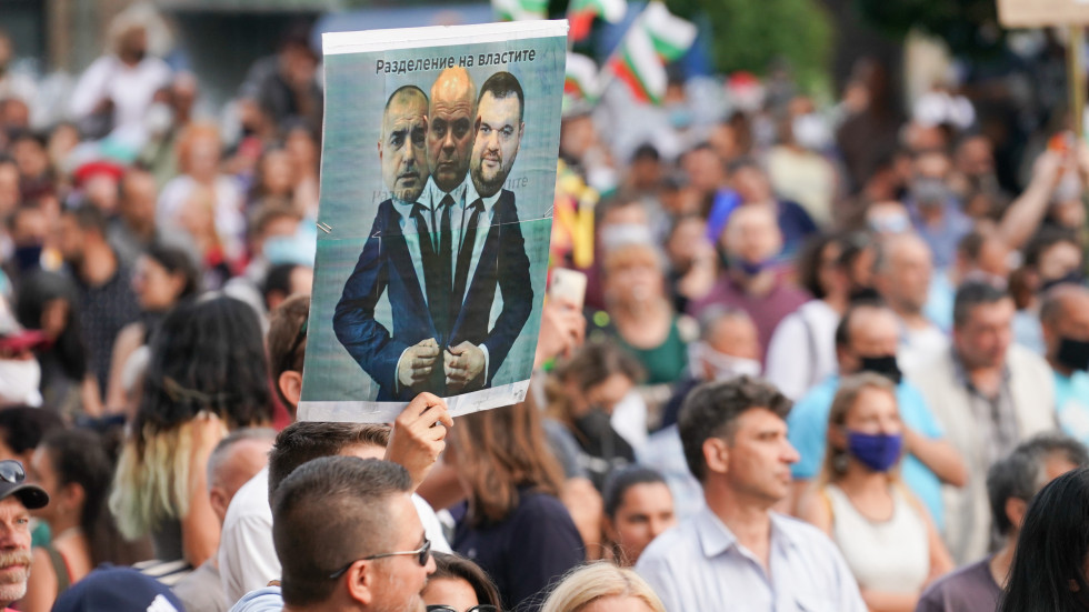Шести пореден ден протест срещу властта и главния прокурор (ВИДЕО И СНИМКИ)