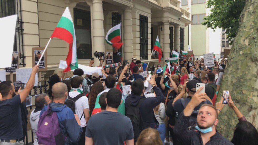 Българи протестираха и във Великобритания
