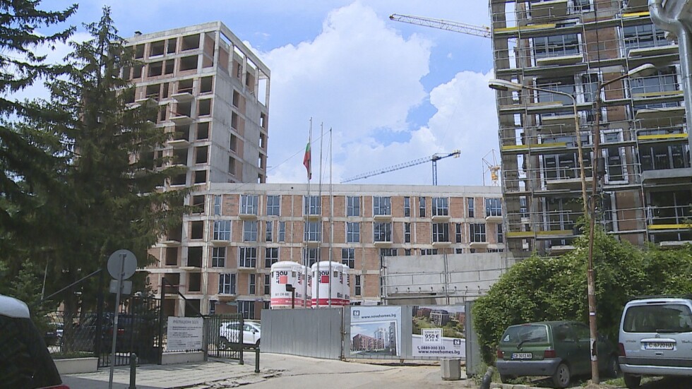 Над 200 са купените жилища в сградите, свързани с Васил Божков, които ДНСК спря